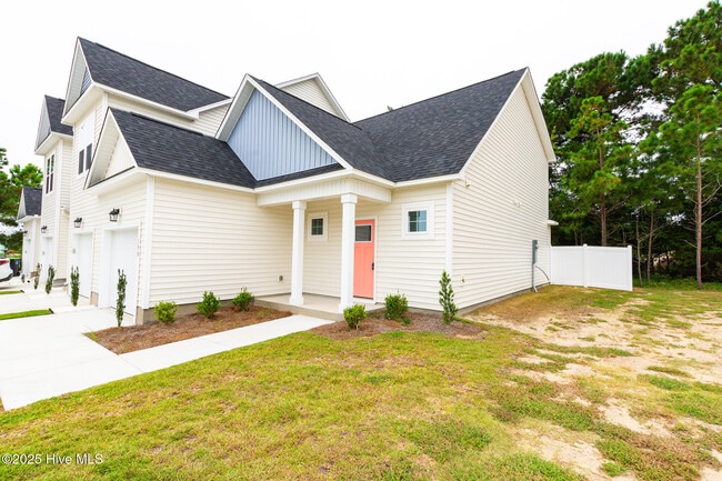 Building Photo - 190 Coastline Cir