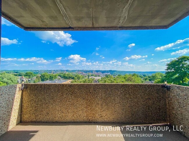 Building Photo - 530 N Main St