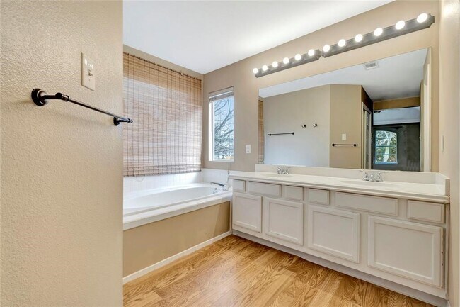 Building Photo - 4323 Ringrose Dr