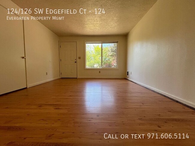 Building Photo - 124/126 SW Edgefield Ct-124