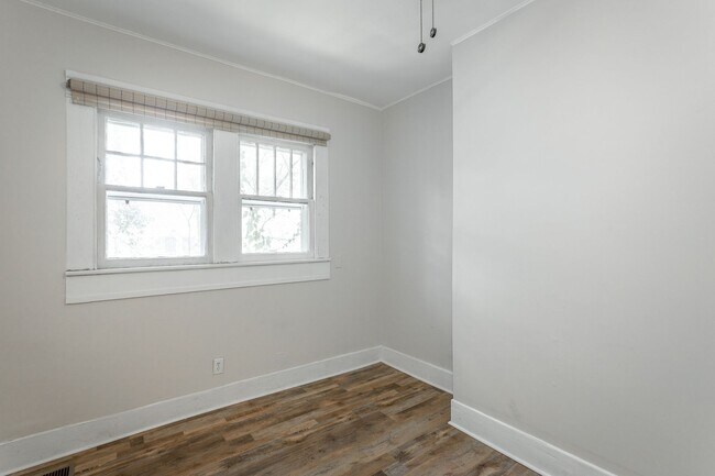 Building Photo - 1420 Hixson Pike