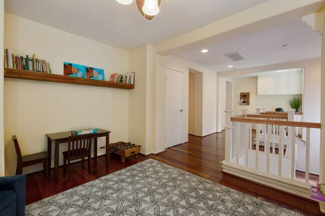 Building Photo - 421 Sonora Cir