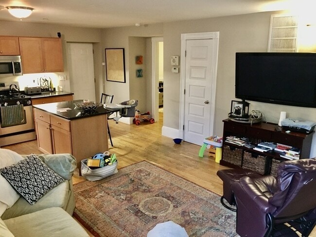 Building Photo - 245 Beacon St