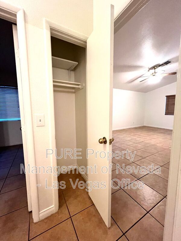 Building Photo - 5342 Chela Dr