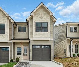 Building Photo - 3-bedroom 3.5 bathroom Home with Modern Am...