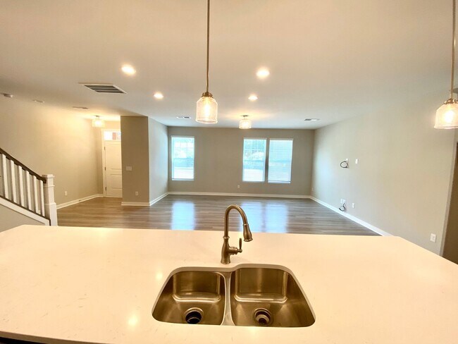 Building Photo - 115 Cranford Dr