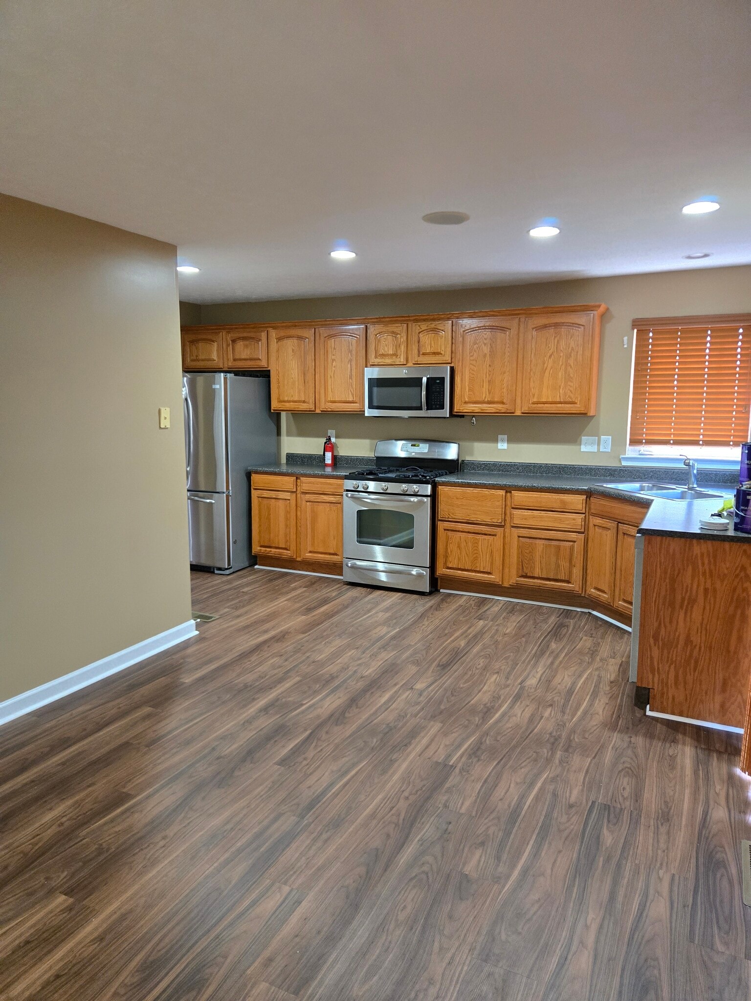 Kitchen - 1812 Michael Dr