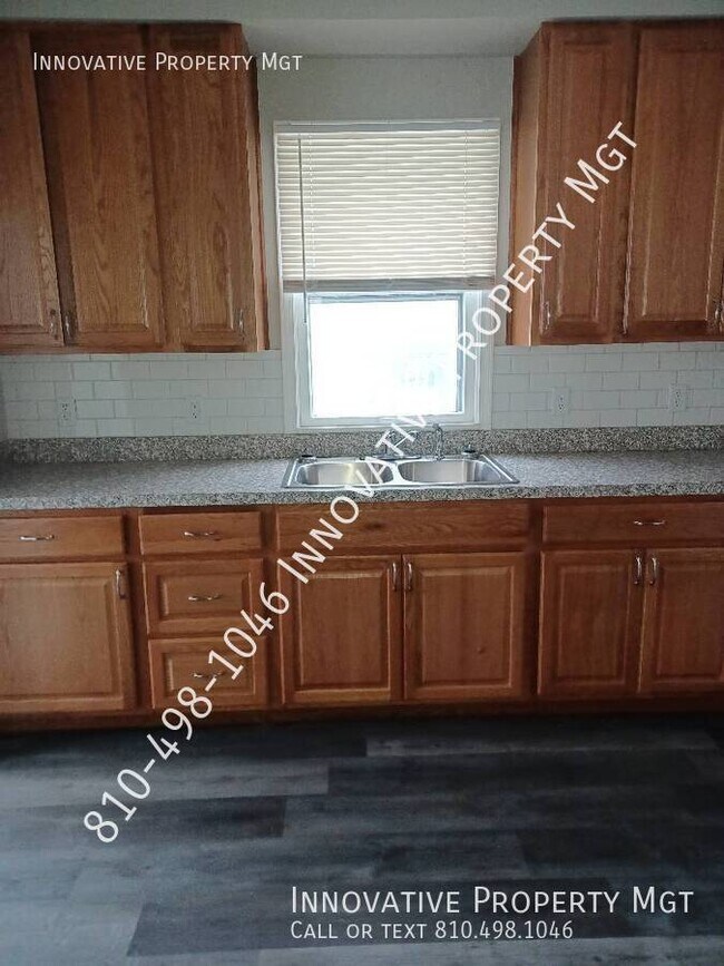 Building Photo - 842 E 9th St