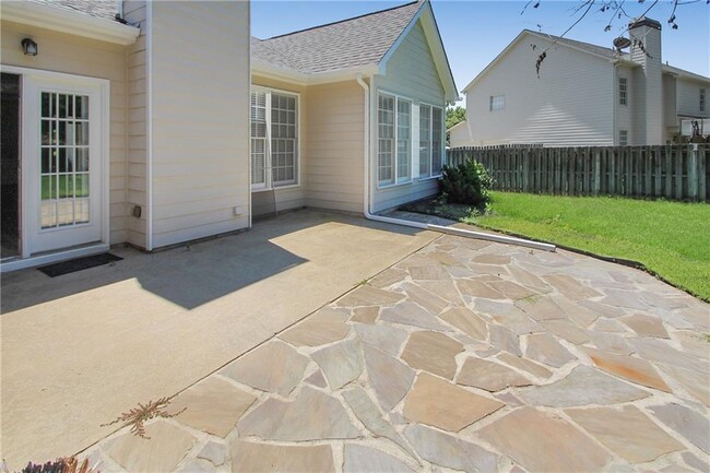 Building Photo - 258 Brookcliff Dr NE