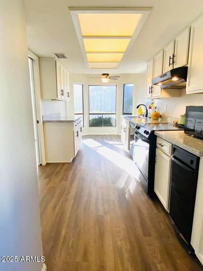 Building Photo - 3056 E Cannon Dr