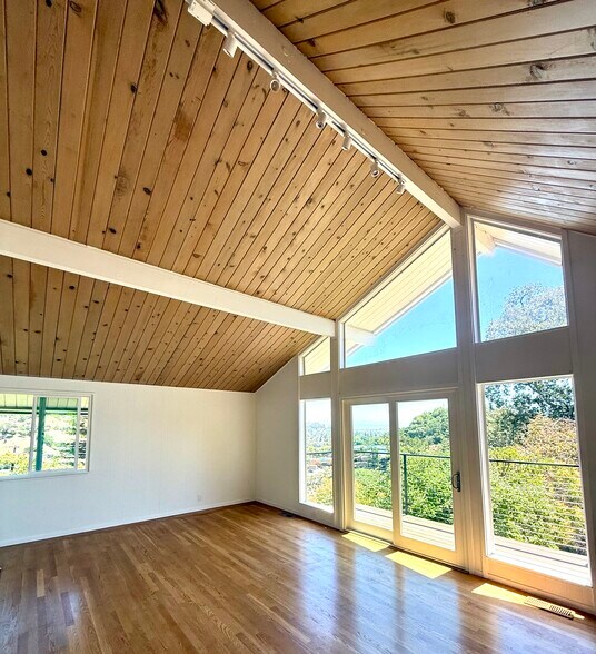 Building Photo - 35 Longwood Dr