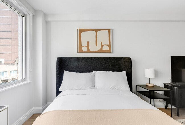 Building Photo - 340 E 51st St