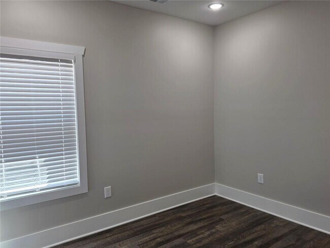 Building Photo - 147 Dripping Rock Trl