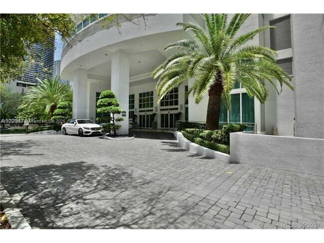 Building Photo - 951 Brickell Ave