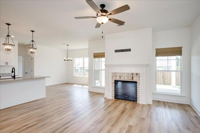Building Photo - 814 Sweet Grass Cir