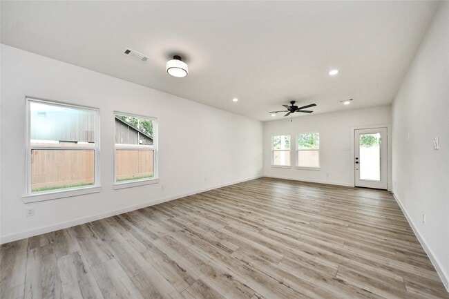 Building Photo - 226 Glencairn Ct