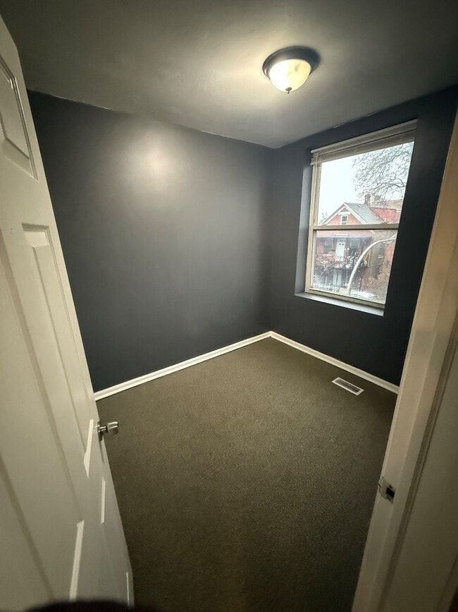 Building Photo - 2612 W 25th St