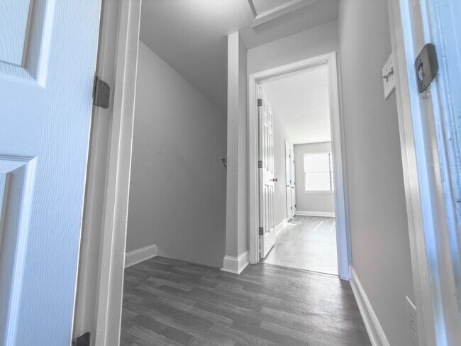 Building Photo - Stylish 2BR Townhome in West Ashley – Modern Living in a Prime Location!