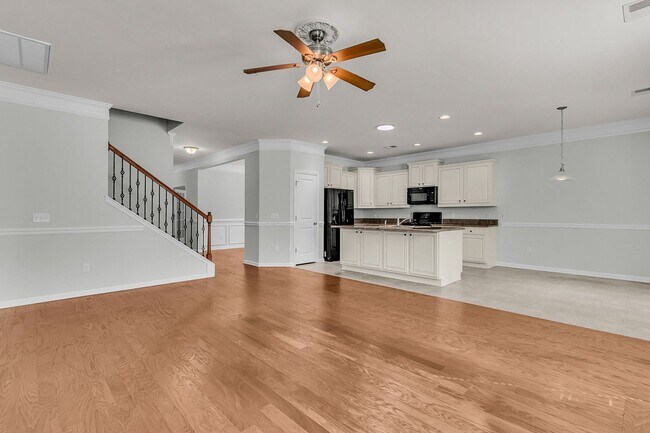 Building Photo - 5 Bedroom 3 Bath Home Located in Sophia Landing in Goose Creek