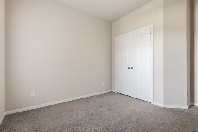 Building Photo - 6444 Wenlock Dr
