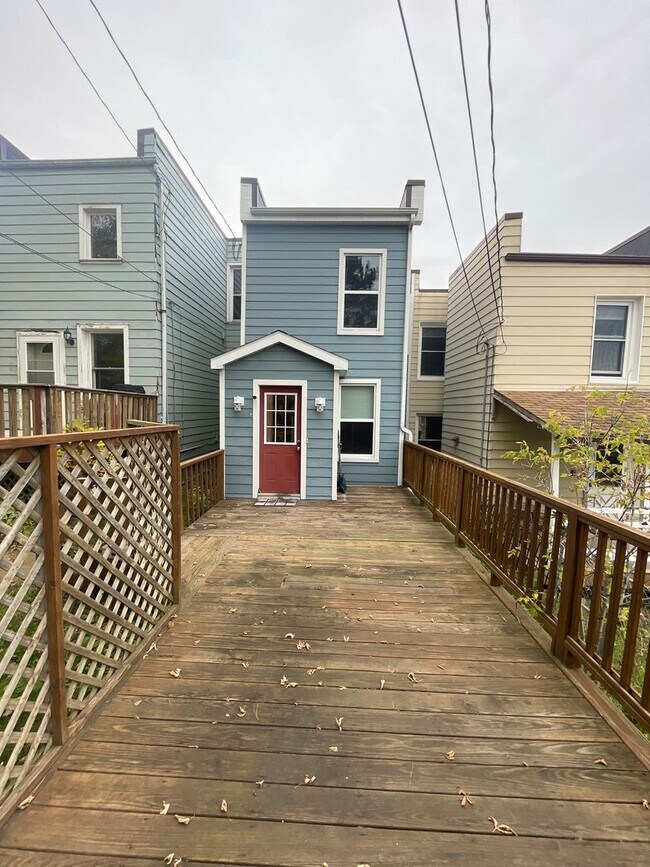 Building Photo - AVAILABLE NOW - 3 Bedroom/1.5 Bath Home wi...