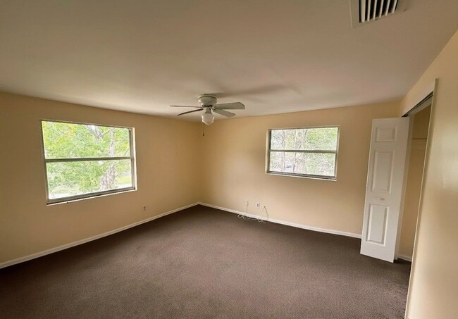 Building Photo - 6064 Longchamp Dr