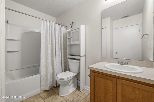 Building Photo - 136 Brookfall Dr