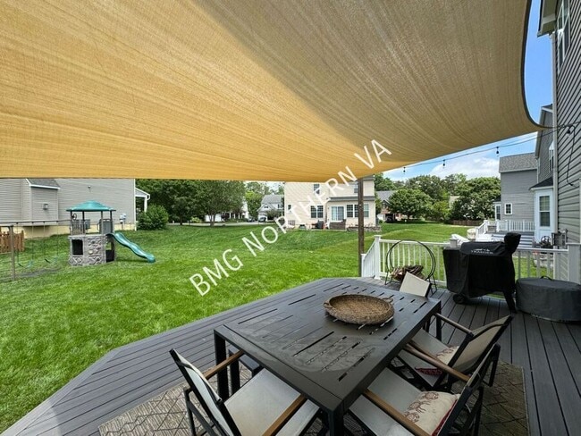 Building Photo - 8930 Kingbird Ct