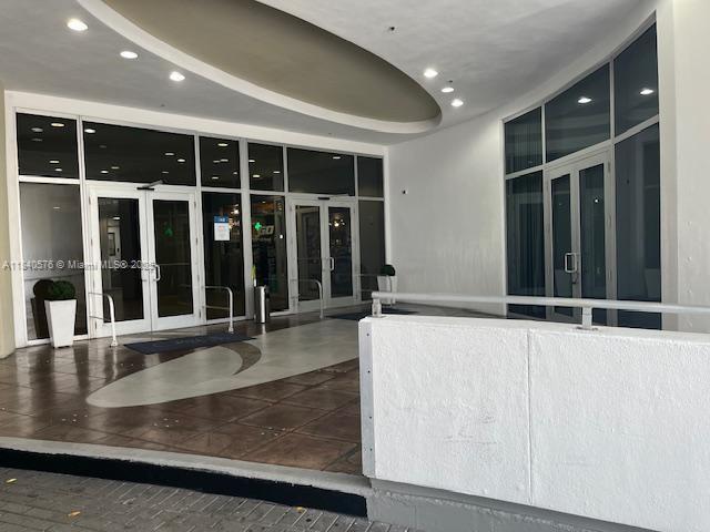 Building Photo - 1750 N Bayshore Dr