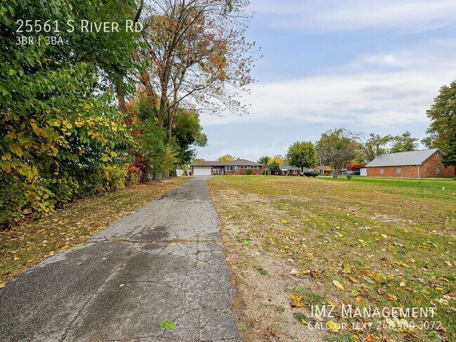 Building Photo - 25561 S River Rd
