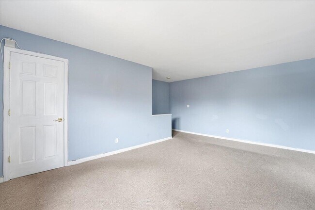 Building Photo - 1400 70th St