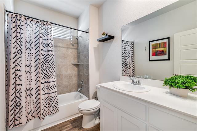 Building Photo - 2281 Miramar Dr