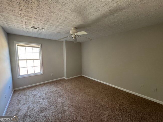 Building Photo - 222 Tara Commons Dr