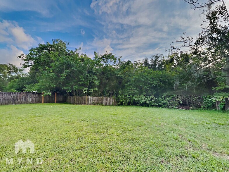 Building Photo - 8150 Tom Sawyer Dr