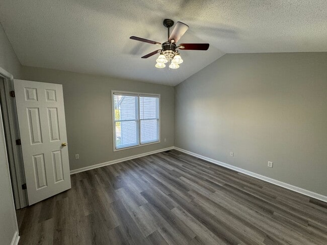 Building Photo - 2-Bedroom Townhouse in Harrisonburg