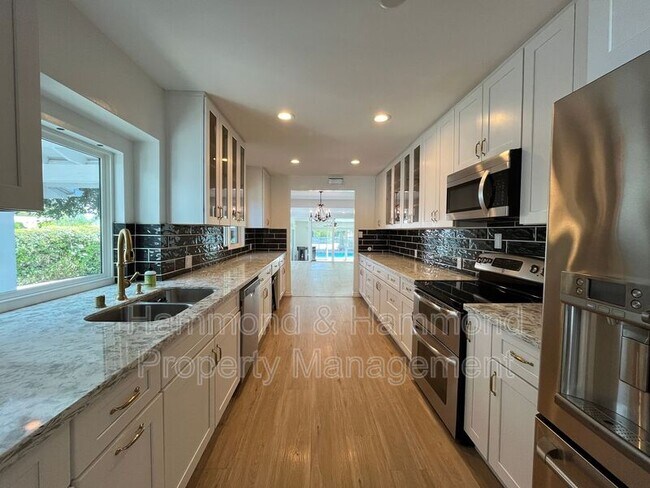 Building Photo - 5710 Jumilla Ave