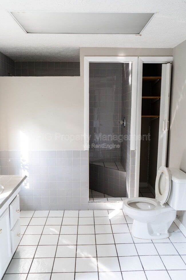 Building Photo - 1816 Lively Rd