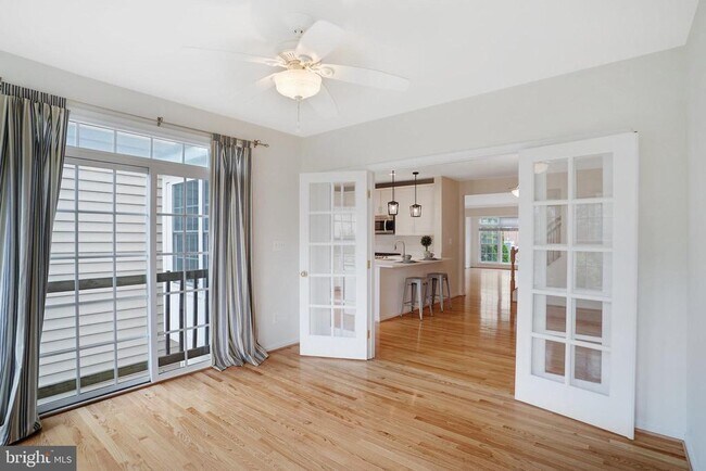 Building Photo - 4684 Carisbrooke Ln