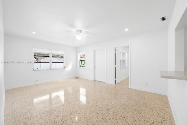 Building Photo - 1711 Funston St