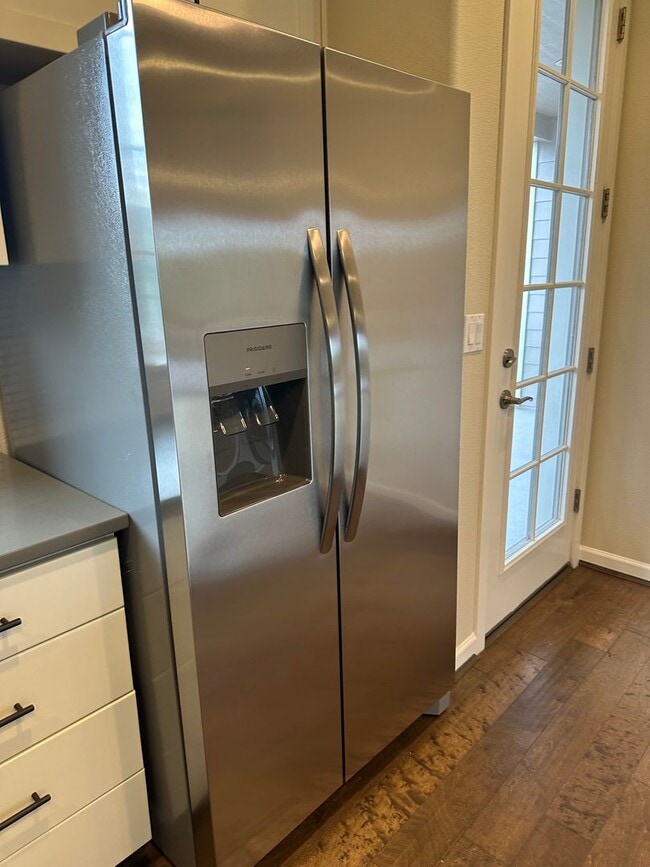 Building Photo - BEAUTIFUL CONTEMPORARY HOME IN BETHANY