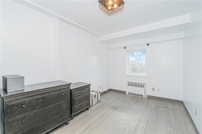 Building Photo - 3567 Shore Pkwy