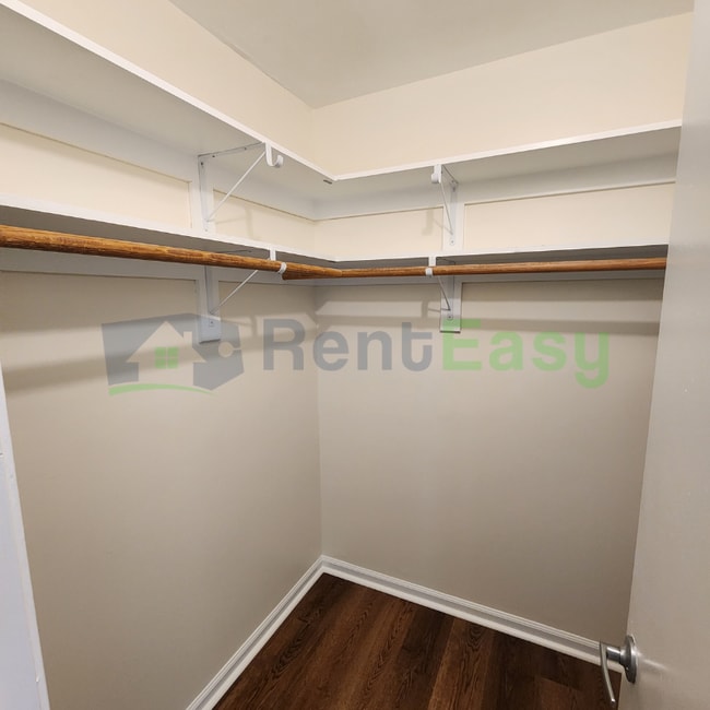 Building Photo - 5340 Chatham Lake Dr