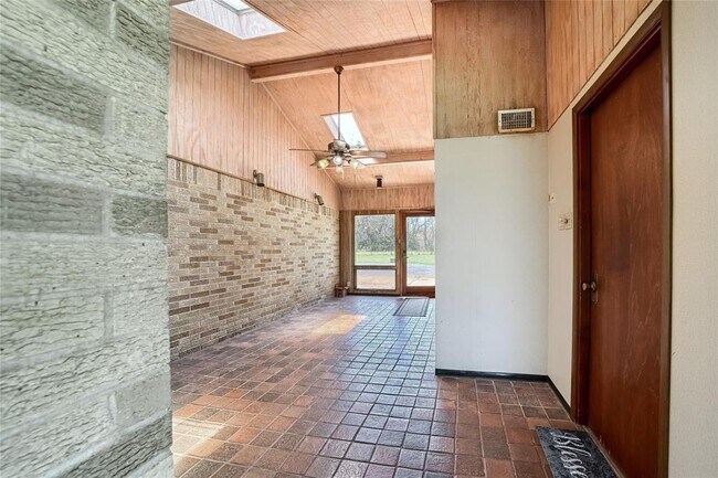 Building Photo - 801 Fm 971