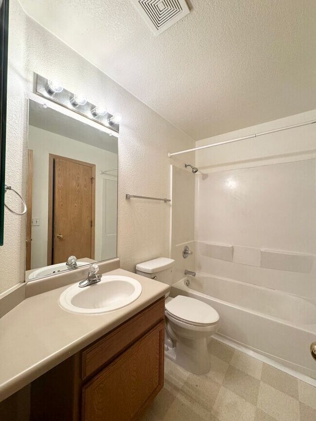 Building Photo - Charming 3 Bed/2 Bath Home with Attached 2 Car Garage in Mariana Butte
