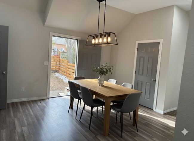 Building Photo - 421 E Beech St