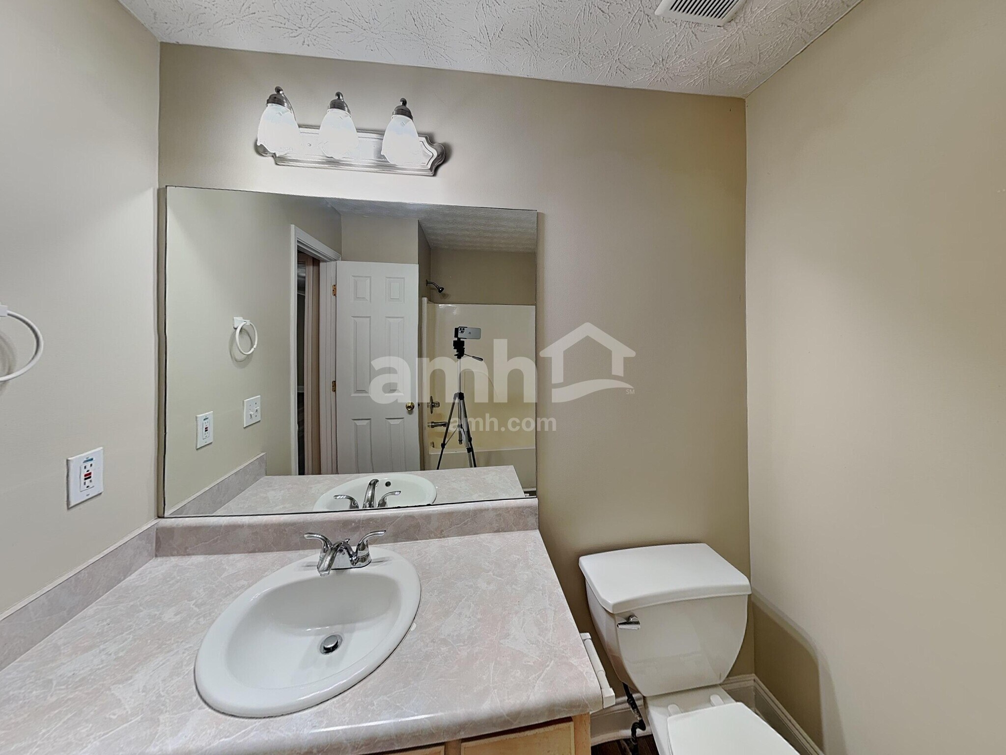 Building Photo - 887 Kendall Park Dr