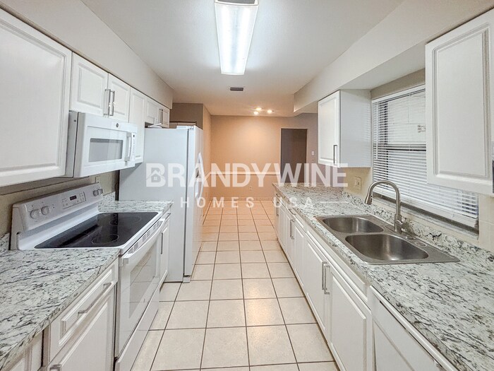 Building Photo - 11206 Fiddlewood Dr
