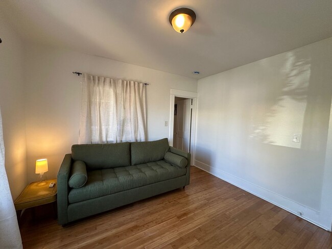 Building Photo - Secluded 2+1 close to Paramount Studios, H...