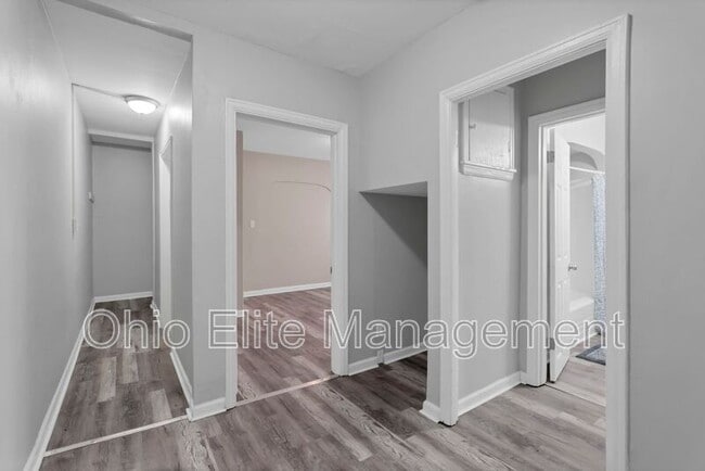 Building Photo - 987 Lilley Ave
