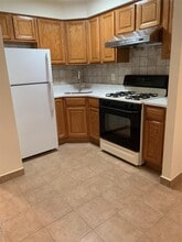 Building Photo - 84-17 Lander St